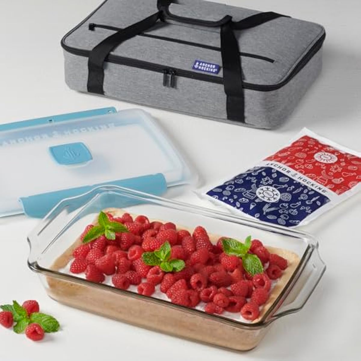 Anchor Hocking 3 Quart Glass Baking Dish with Lid, Insulated Carrier & Hot/Cold Pack