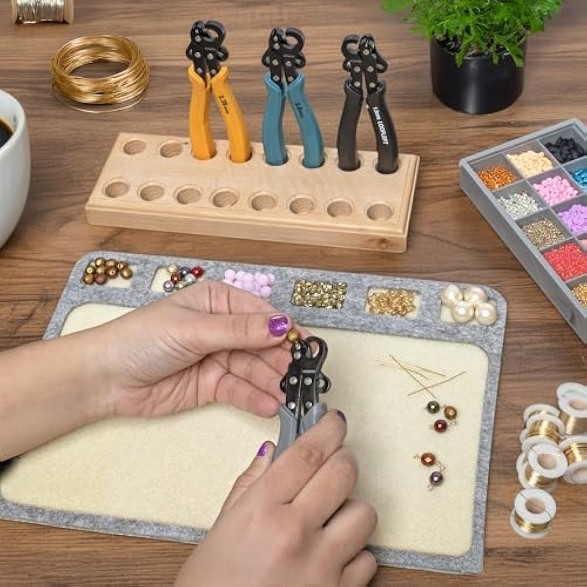 The Beadsmith Original One Step Looper – Create and Trim Consistent 1.5 mm Loops for Jewelry Making, Use With 24-18g Craft Wire (Patented)